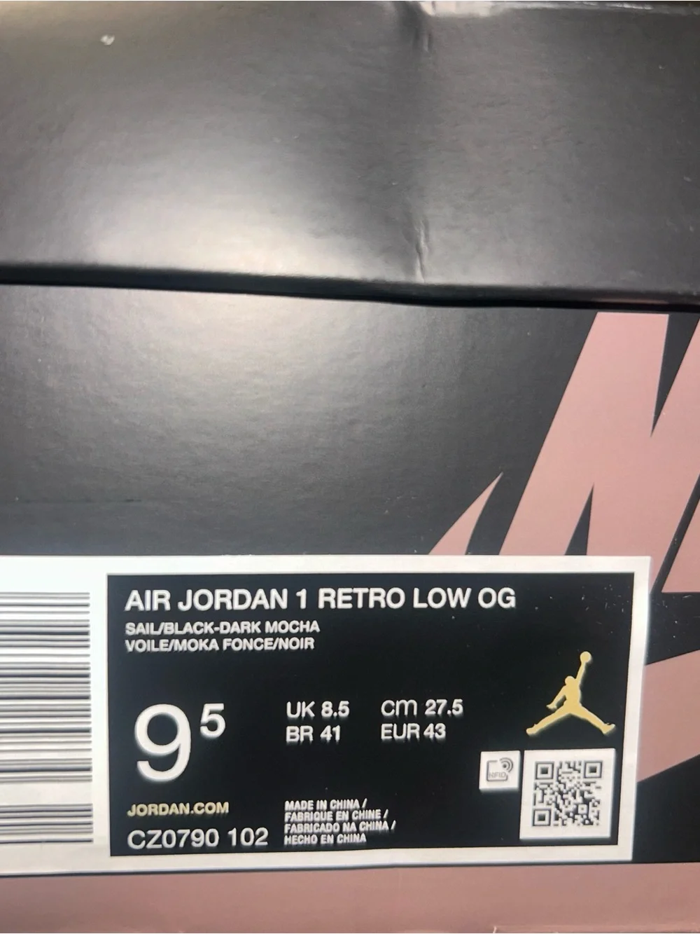 Air Jordan 1 Low Mocha Size 9.5 DS